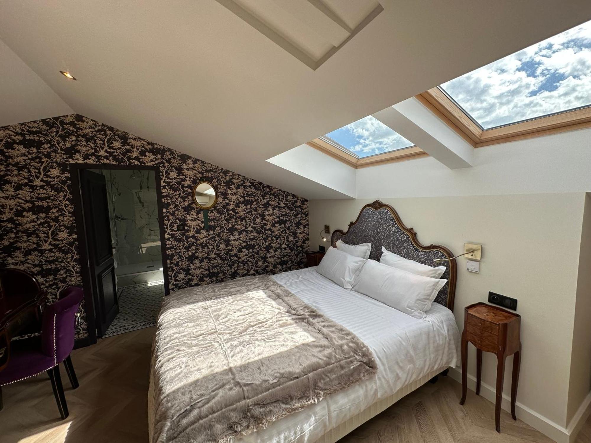 Castel Bois Marie, Maison D'Hotes Montauban Exteriör bild A bedroom at The Old Bank