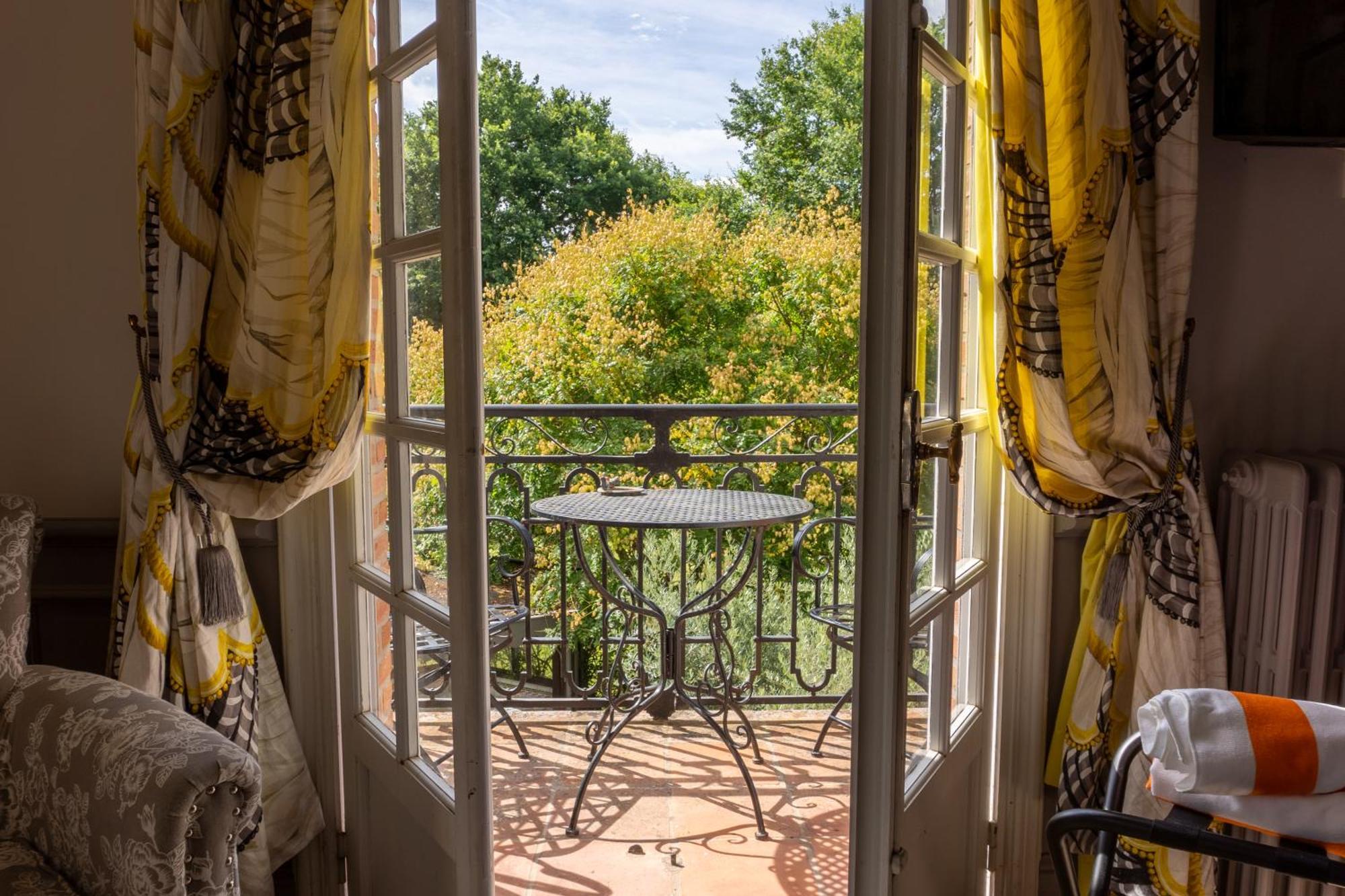 Castel Bois Marie, Maison D'Hotes Montauban Exteriör bild A view of the garden from the hotel
