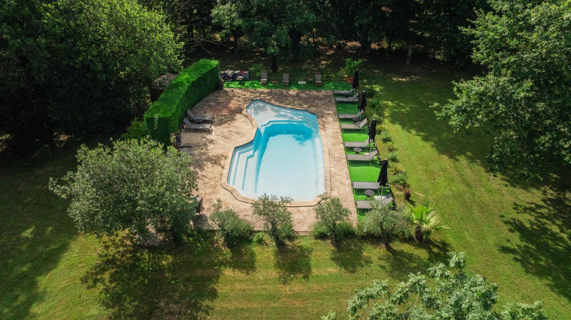Castel Bois Marie, Maison D'Hotes Montauban Exteriör bild The swimming pool at the Château de Chambord