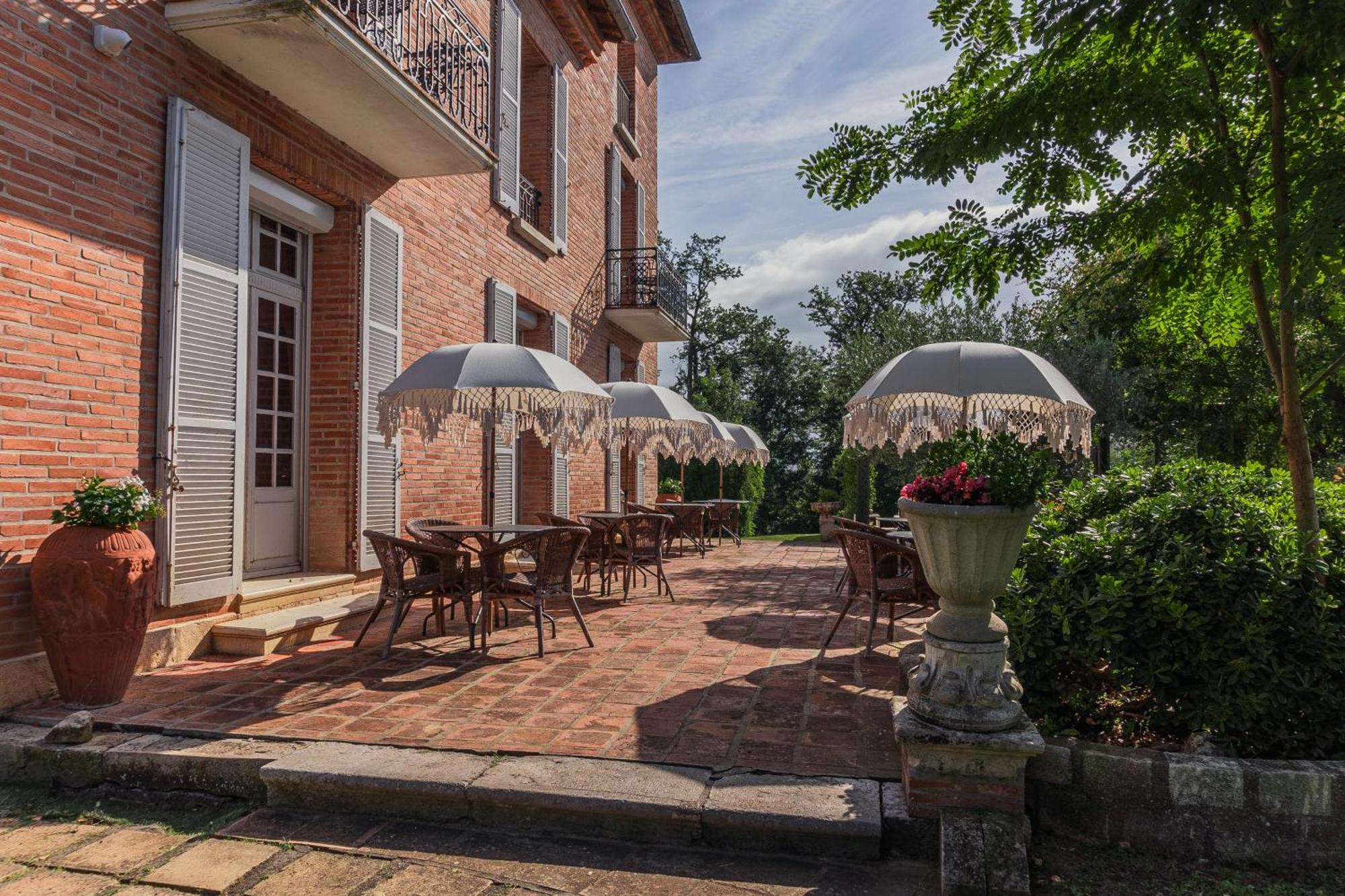 Castel Bois Marie, Maison D'Hotes Montauban Exteriör bild The terrace of the restaurant