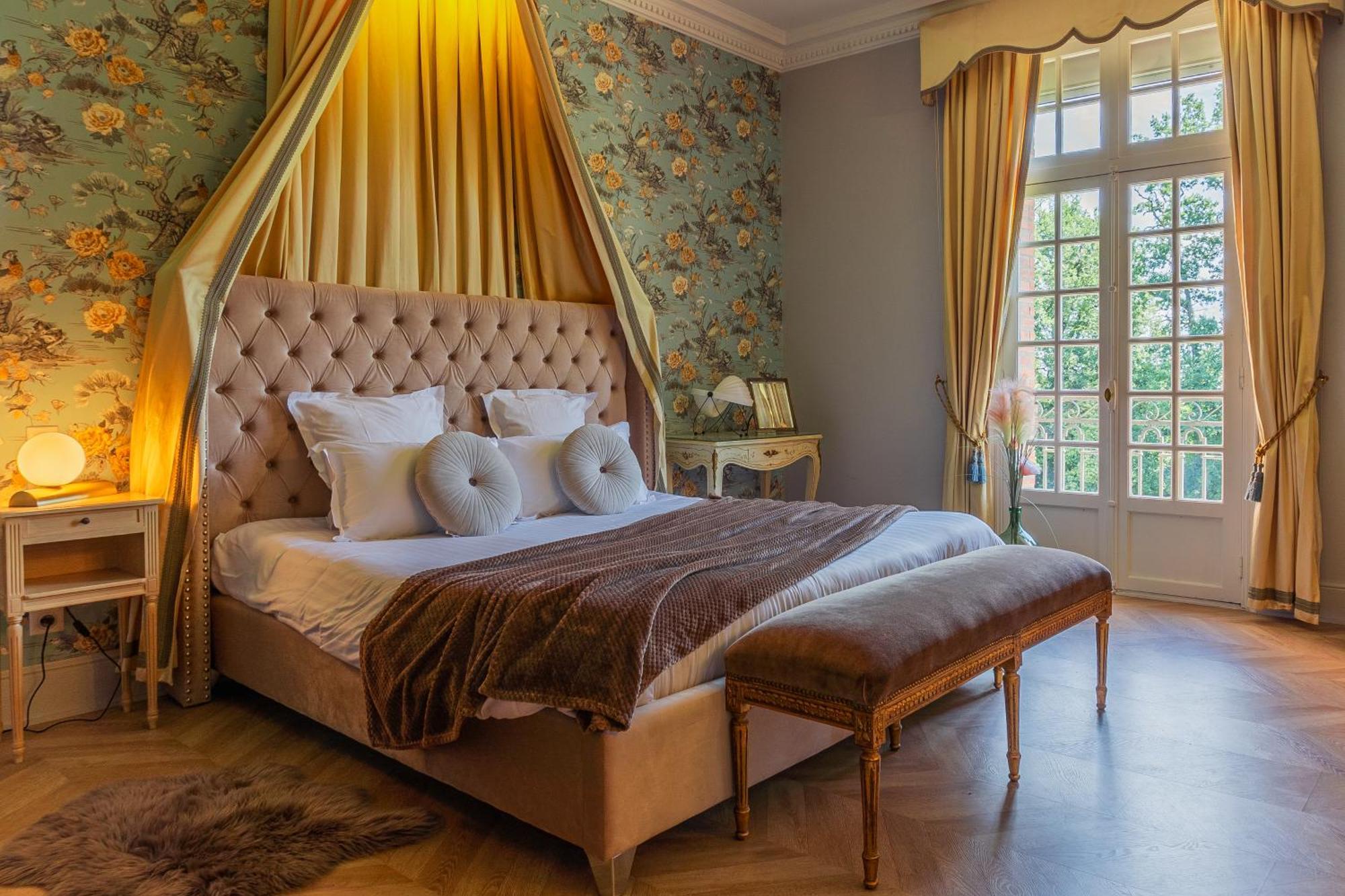 Castel Bois Marie, Maison D'Hotes Montauban Exteriör bild A bedroom at the Château de launay