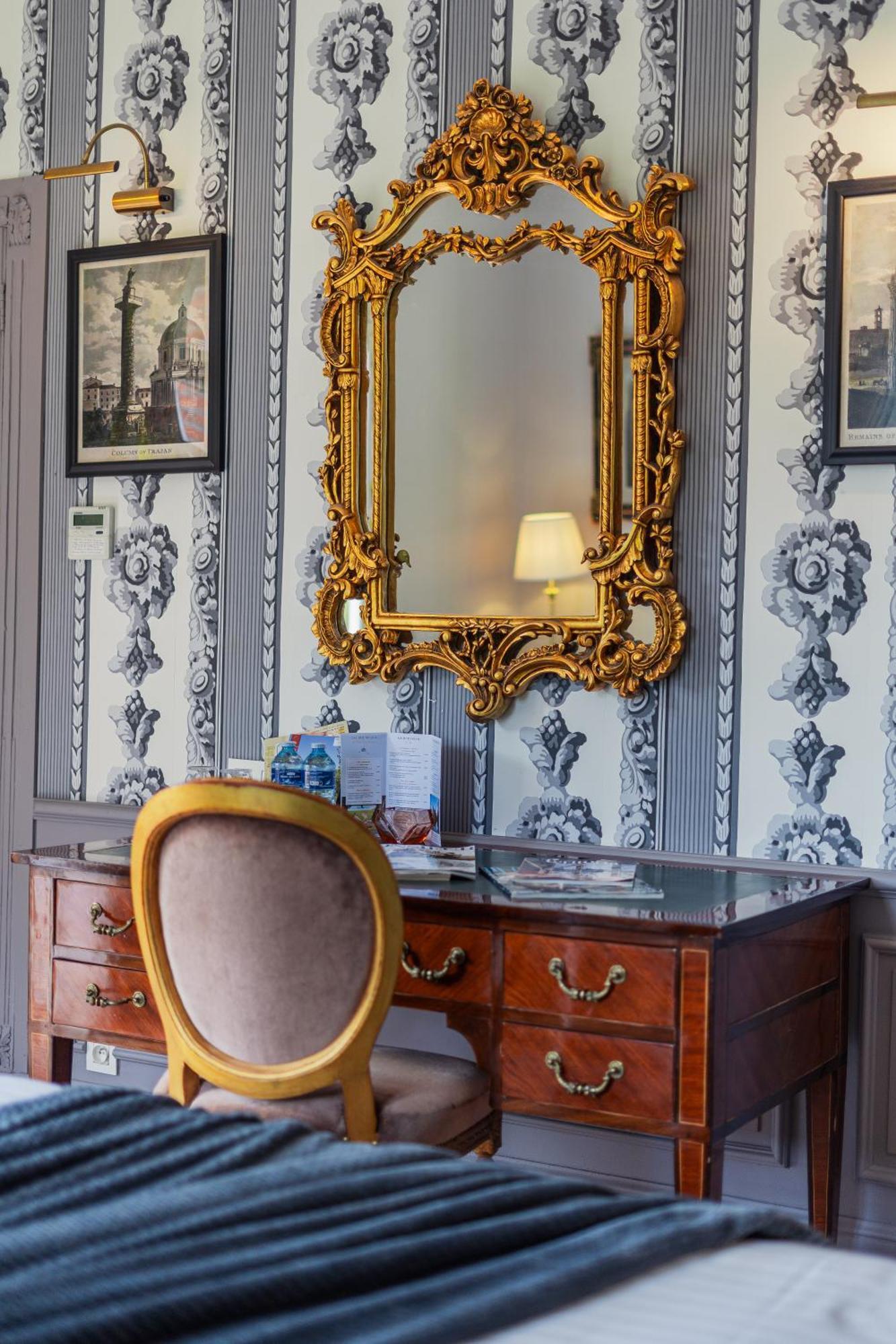 Castel Bois Marie, Maison D'Hotes Montauban Exteriör bild A dressing table