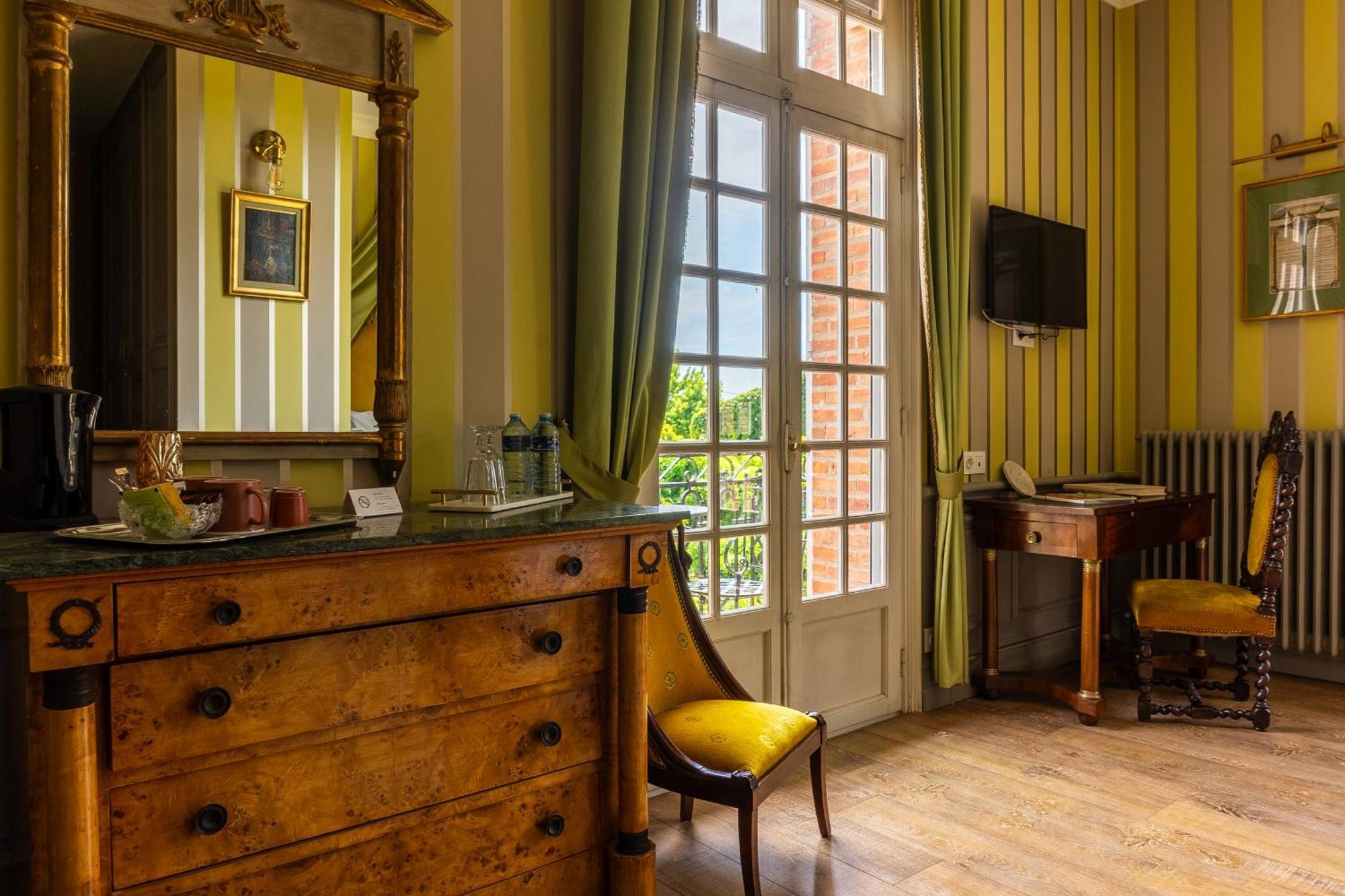 Castel Bois Marie, Maison D'Hotes Montauban Exteriör bild A room at the hotel