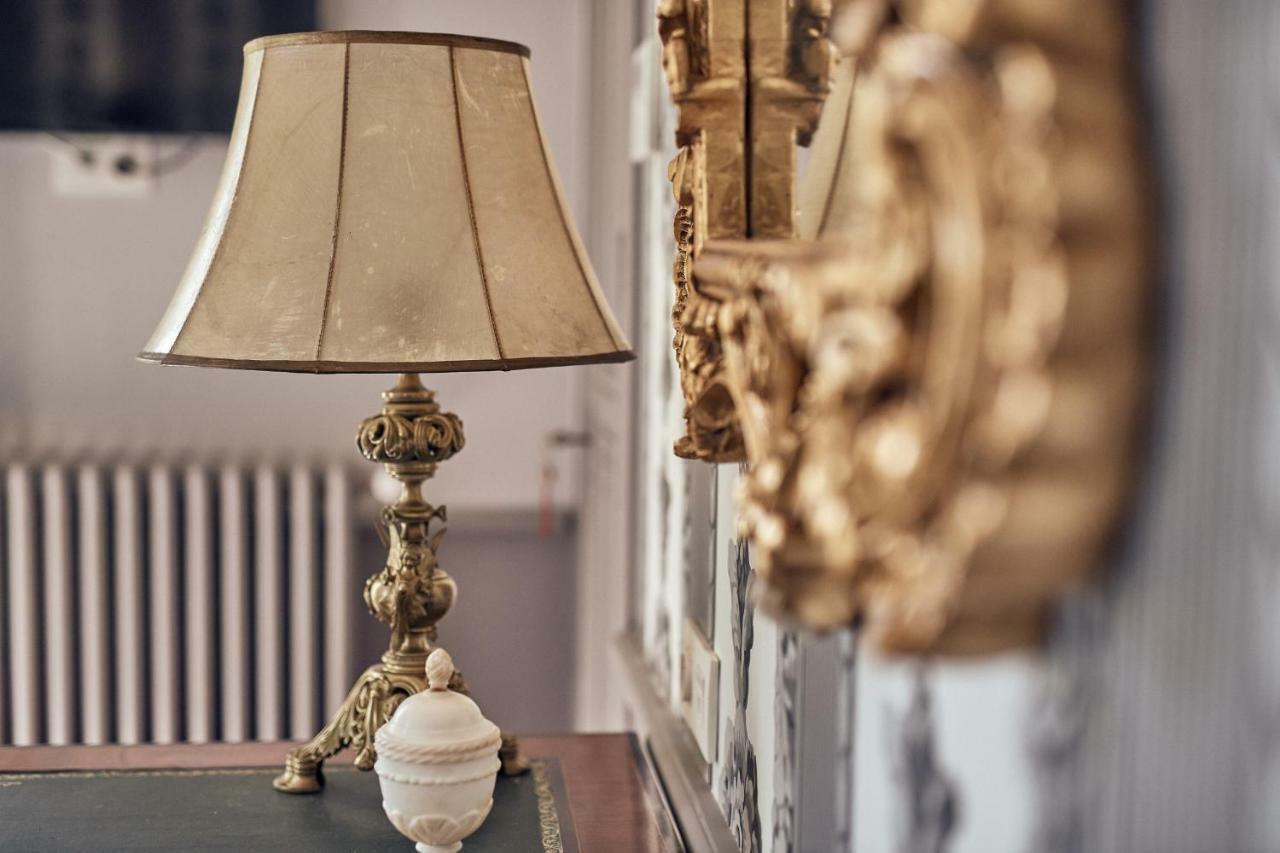 Castel Bois Marie, Maison D'Hotes Montauban Exteriör bild A table lamp