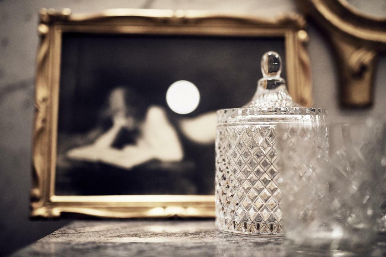 Castel Bois Marie, Maison D'Hotes Montauban Exteriör bild A perfume bottle